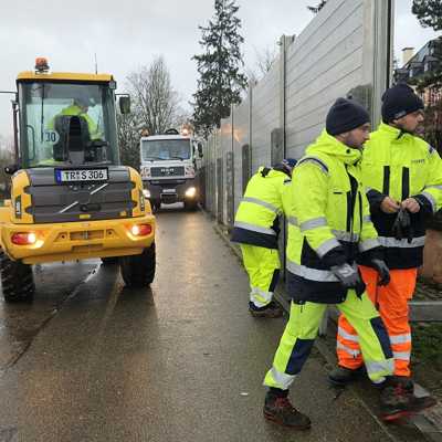 In Pfalzel bauen die Stadtwerke Trier im Auftrag der Stadt den mobilen Hochwasserschutz auf. Foto: SWT