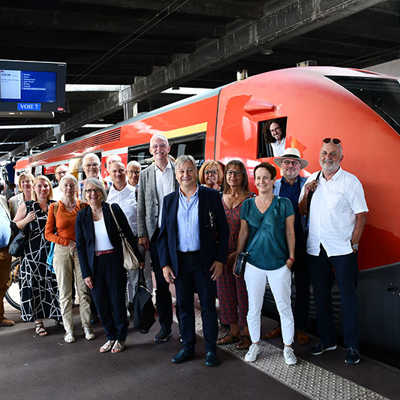 Am Bahnhof Metz wird die Delegation von Bürgermeister François Grosdidier (vorne rechts neben OB Wolfram Leibe) in Empfang genommen.