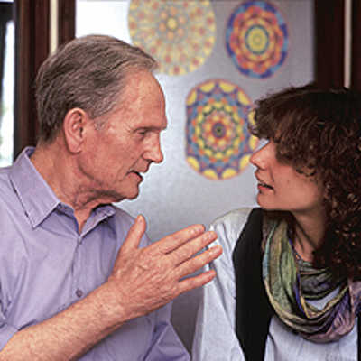Das Demenz-Zentrum will einen Beitrag dazu leisten, dass auch nach einer Alzheimer-Diagnose der Dialog zwischen den Generationen nicht abreißt. Foto: Joker Fotojournalismus
