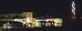 Neues Markenzeichen des Akademiegebäudes im alten Schlachthof ist die Lichtskulptur von Yolanda Tabanera an einem Schornstein. Foto: PA