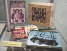 Obwohl sich die Band „Creedence Clearwater Revival“ schon 1972 und somit lange vor der „CD-Ära“wieder auflöste, präsentiert Plewka auch einige Silberscheiben in seiner Ausstellung.