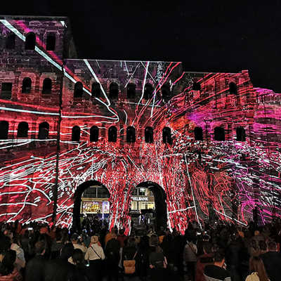 Videomapping auf der Fassade der Porta Nigra bei der Illuminale 2021. Foto: TTM