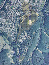Blick auf das Kasernengelände Castelnau (gelb schraffiert). Bislang trennt der untere Teil des Castelnau-Geländes die Siedlungen in Feyen und auf der Weismark, die einen Stadtteil bilden.