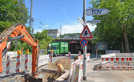 Vom 16. Juli bis 5. August wird die Kürenzer Straße ab der Schönbornstraße wegen Leitungsarbeiten für drei Wochen voll gesperrt. Bislang ist eine Spur noch befahrbar.