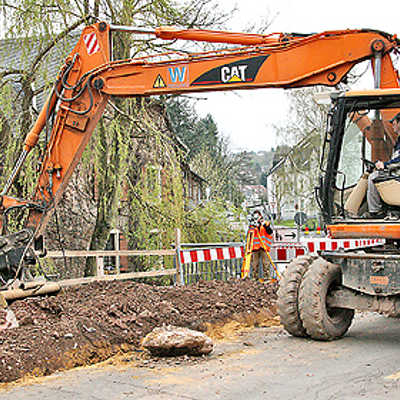 Die Bauarbeiten im Auftrag der Stadtwerke zur Erneuerung der Wasserleitungen in der Olewiger Straße liefen letzte Woche auf Hochtouren.
