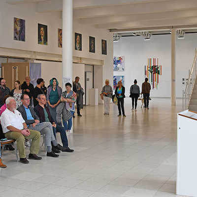 Der Mainzer Kulturstaatssekretär Dr. Denis Alt eröffnete am Sonntag in der Kunsthalle der Akademie die neue Ausstellung Punktlandung 2019 des berufsbegleitenden Kunststudiums. Foto: Europäische Kunstakademie