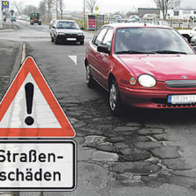 In der Loebstraße, der viel befahrenen Durchgangsstrecke Richtung Ruwertal, sind die Schäden so gravierend, dass das Flicken der Löcher längst nicht mehr ausreicht. Die Straße muss grundlegend erneuert werden.