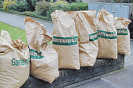 Der regionale Abfall-zweckverband bietet für 0,50 Euro pro Stück Gartenabfallsäcke aus reißfestem Altpapier an. Foto: A.R.T.