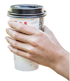 Kaffeebecher zum Mitnehmen mit Plastikverschluss sind eine Modeerscheinung mit negativen Folgen für die Umwelt.