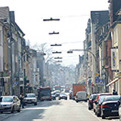 Die Saarstraße (Foto oben) und die Paulinstraße (unten) sind für die Nahversorgung in Trier-Süd und -Nord unverzichtbar.
