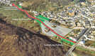 Das Luftbild verdeutlicht die Schwerpunkte der Planung für das Mühlengelände. Die neue Trasse der Bundesstraße 422 ist rot gekennzeichnet. Foto+Grafik:?Stadtplanungsamt