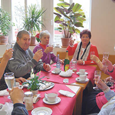 Nicht zuletzt dank der „Soziale Stadt“-Förderung gibt es im modernisierten Bürgerhaus Trier-Nord seit 2004 das „Café du Nord“, in dem sich unter anderem ein Seniorentreff (Foto) etabliert hat.