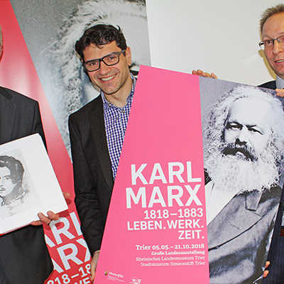 OB Wolfram Leibe, Staatssekretär Salvatore Barbaro, Rainer Auts, Geschäftsführer der Ausstellungsgesellschaft (v. l.) und viele weitere Kooperationspartner stehen für ein vielfältiges Karl-Marx-Jahr 2018 in Trier 