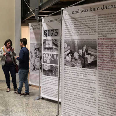 Tamara Breitbach (AGF) und Vincent Maron (Schmit-Z) haben die Ausstellungen über die Verfolgung und Diskriminierung Homosexueller mitorganisiert. 