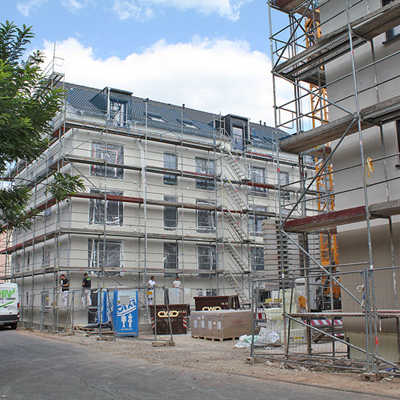 Ein Projekt im sozialen Wohnungsbau wird derzeit im Auftrag der Firma Immprinzip GmbH & Co. KG an der Ecke Hohenzollern-/Franz-Altmeier- Straße realisiert. In den beiden Gebäuden entstehen 34 Wohnungen mit 49 bis 95 Quadratmeter Fläche.