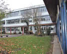 Ansicht des Schulgebäudes in der St.-Mergener Straße.