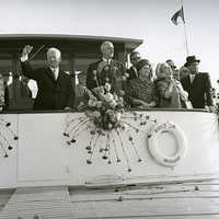 Zum Abschluss der Moselkanalisierung unternehmen Bundespräsident Heinrich Lübke, der französische Präsident Charles de Gaulle und die luxemburgische Großherzogin Charlotte 1964 eine Schiffahrt durch ihre drei Länder. Foto: Stadtarchiv