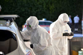 Autofahrer werden auf das Coronavirus getestet. Foto: Staatskanzlei Rheinland-Pfalz/Tittel