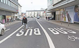 Im Margaretengäßchen können Radfahrer jetzt in beiden Fahrtrichtungen die Busspuren mit benutzen. Im gesamten Quartier wurden die Straßen fahrradfreundlich ummarkiert.