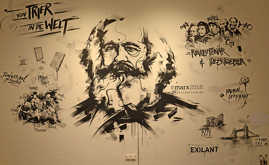 Graffitiwand in der Dauerausstellung im Karl-Marx-Haus