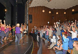 Begeisterung für den Kinder- und Jugendchor im Großewn Saal des Theaters