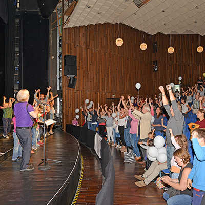 Neben den großen Produktionen begeistert auch der Kinder- und Jugendchor des Theaters regelmäßig die Besucher – so wie hier beim Theaterfest im vergangenen Jahr. 