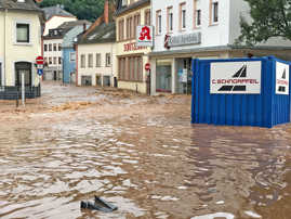Überflutung des Ortskerns Ehrang bei der Hochwasserkatastrophe