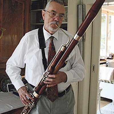 Auch Klaus Risch nimmt fast täglich das Fagott in die Hand, um seine Technik zu trainieren.