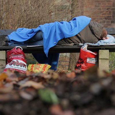 Die Parkbank als Nachtlager ist im Winter nicht zu empfehlen. In Trier stehen genügend Schlafplätze in Obdachloseneinrichtungen bereit.