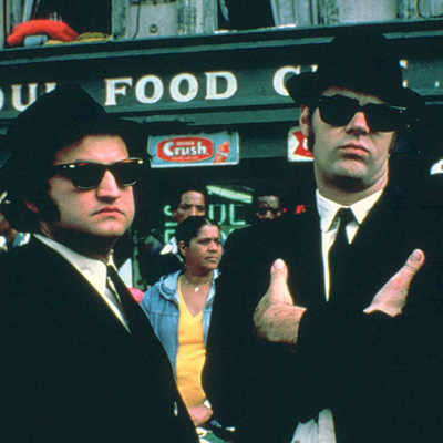  John Belushi (links) und Dan Aykroyd als „Blues Brothers“. Die Tufa zeigt den Kultfilm am 27. August beim Open Air-Kino. Foto: Universal Pictures