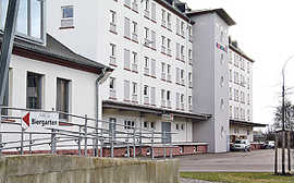 Zur „Erlebnismanufaktur“ der Firma Romika auf dem früheren Kasernengelände an der Metternichstraße gehört auch ein Biergarten.