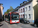 Für Fußgänger ist kein Platz mehr, wenn ein Stadtbus die Engstelle in der Medardstraße befährt.