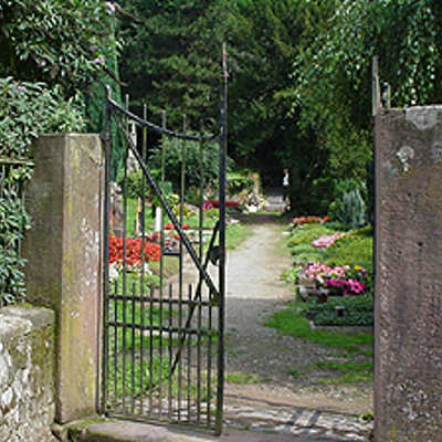 Eingang zum Friedhof Pallien, eine der kleinsten der kommunal betriebenen Anlagen.  Foto: Grünflächenamt