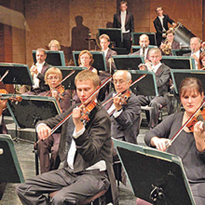 Die Philharmoniker treten nicht nur bei großen Sinfoniekonzerten und Opernaufführungen auf, sondern gestalten auch musikalische Entdeckungsreisen für Jugendliche und kleine Besucher.