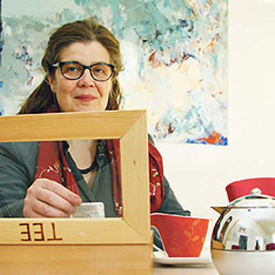 Besucher können bei der bekennenden Teeliebhaberin Angelika Birk aus einer Vielzahl verschiedener Sorten wählen.