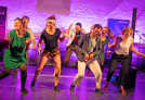 Die Swing-Tanzgruppe „Lindy Hop Circle“ war für mehrere Wochen zu Gast im Kulturspektrum und bot verschiedene Mitmach-Angebote. Foto: Hochschule Trier/Viktoria Popova