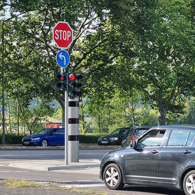 Der Ampelblitzer am Pacelliufer/Pellinger Straße stellt viele Geschwindigkeitsverstöße fest. 