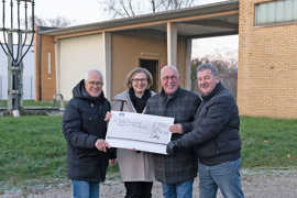 Sie bringen die Realisierung des neuen Heiligkreuzer Bürgerhauses voran (v. l.): Walter Oberbillig (Brunnenverein), Dorothee Hoffmann (Bürgerverein), Ortsvorsteher Hanspitt Weiler und Peter Audesirk (Brunnenverein). Foto: Maximilian Kraaz