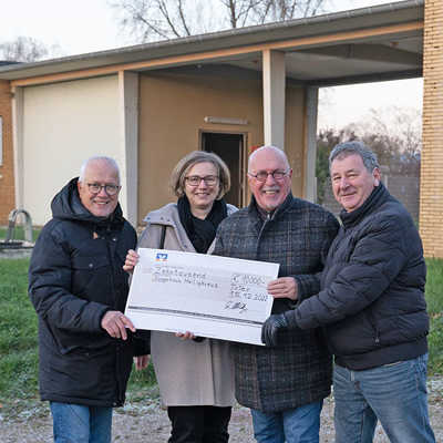 Sie bringen die Realisierung des neuen Heiligkreuzer Bürgerhauses voran (v. l.): Walter Oberbillig (Brunnenverein), Dorothee Hoffmann (Bürgerverein), Ortsvorsteher Hanspitt Weiler und Peter Audesirk (Brunnenverein). Foto: Maximilian Kraaz