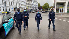 Beamte des Trierer Ordnungsamtes kontrollierten beim landesweiten Maskenkontrolltag gemeinsam mit Beamten der Polizeiinspektion Trier.