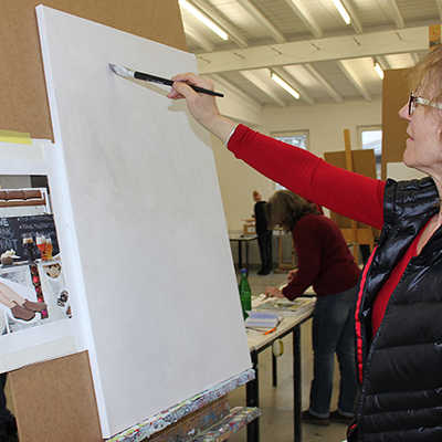 Im Februar laufen in der Akademie mehrere Kurse, darunter Grundlagen der Malerei.