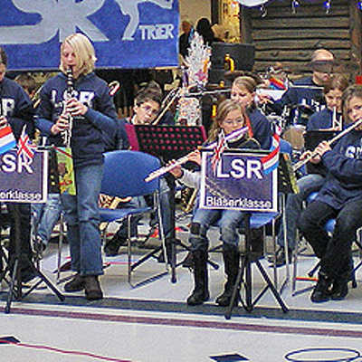 Die Bläserklasse bei einem Konzert in Gloucester. Foto: LSR