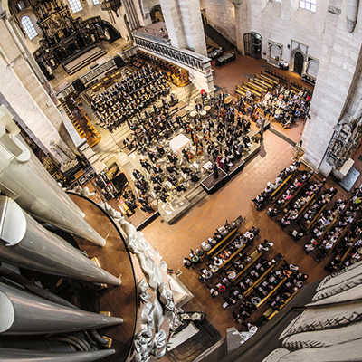 Beim Mosel Musikfestival spielt die Deutsche Staatsphilharmonie Rheinland-Pfalz im Dom die achte Sinfonie von Anton Bruckner. Auch Domorganist Josef Still ist zu hören. Foto: Artur Feller