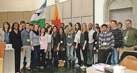Gemeinsam mit ihren Lehrern Staussa Ervin (2. v. l.) und Cody Cox (rechts) besuchten Schüler aus Forth Worth ihre deutsche Schwesterstadt.