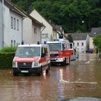 Das Wasser der Kyll läuft in die Bettemburgstraße in Ehrang.