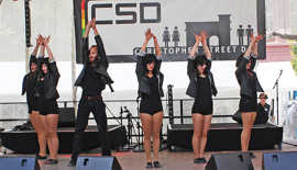 Tanzeinlage auf der CSD-Bühne