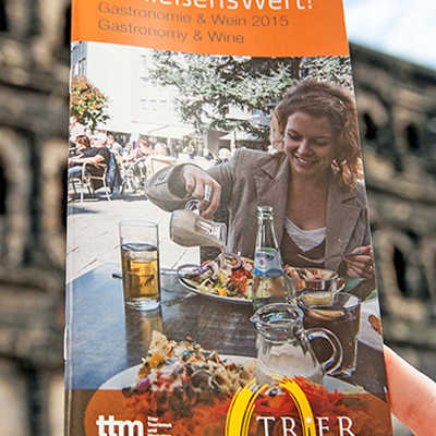 Über 50 verschiedene Restaurants, Cafés und Weinkeller werden in der Broschüre „GenießensWert!“ vorgestellt. Foto: ttm