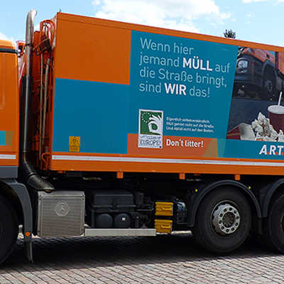 Auf seinen 34 Entsorgungsfahrzeugen setzt der A.R.T. in Trier und im Kreis Trier-Saarburg ein klares Zeichen gegen die Vermüllung. Foto: A.R.T.