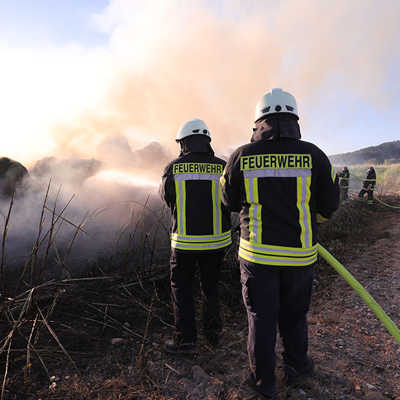 Wald- und Vegetationsbrände sind eine große Herausforderung für die Feuerwehr. Die gemeinsame Waldbrandbekämpfung wird am kommenden Wochenende in Baumholder geübt. Dazu sind Feuerwehren aus der ganzen Region im Einsatz und auf den Straßen unterwegs. 