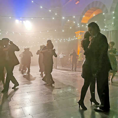 Beim ersten Tango Argentino-Festival in Trier erlebten die Teilnehmenden ein intensives Tanzwochenende im besonderen Ambiente der ehemaligen Pauluskirche. Foto: TTM